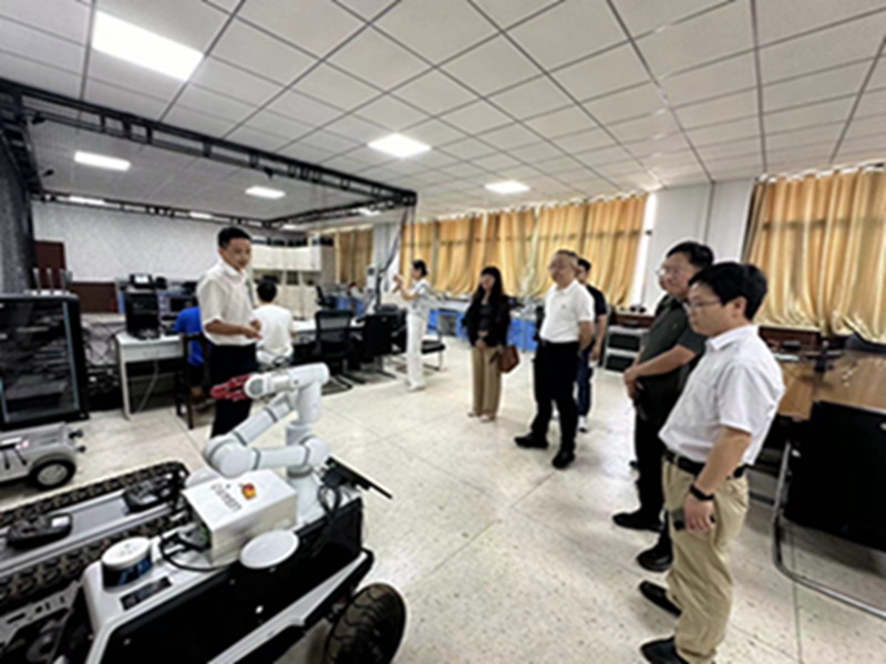 产学研融合新篇章 耐研院支社走进河南科技大学信息工程学院共探网络信息技术研发合作